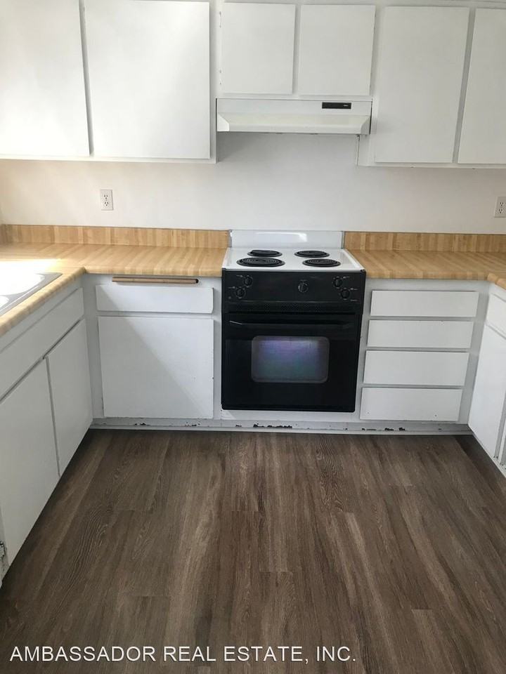 3625 Mount Vernon Ave - Photo 3 of 17