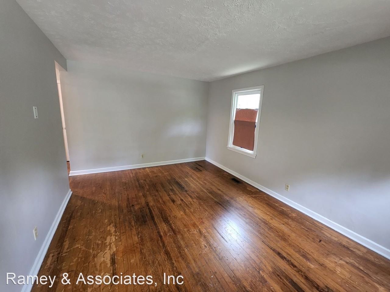 2700 Algonquin Pkwy - Photo 3 of 9