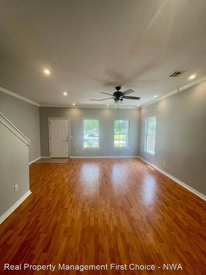 3642 N Tower Cir - Photo 3 of 16