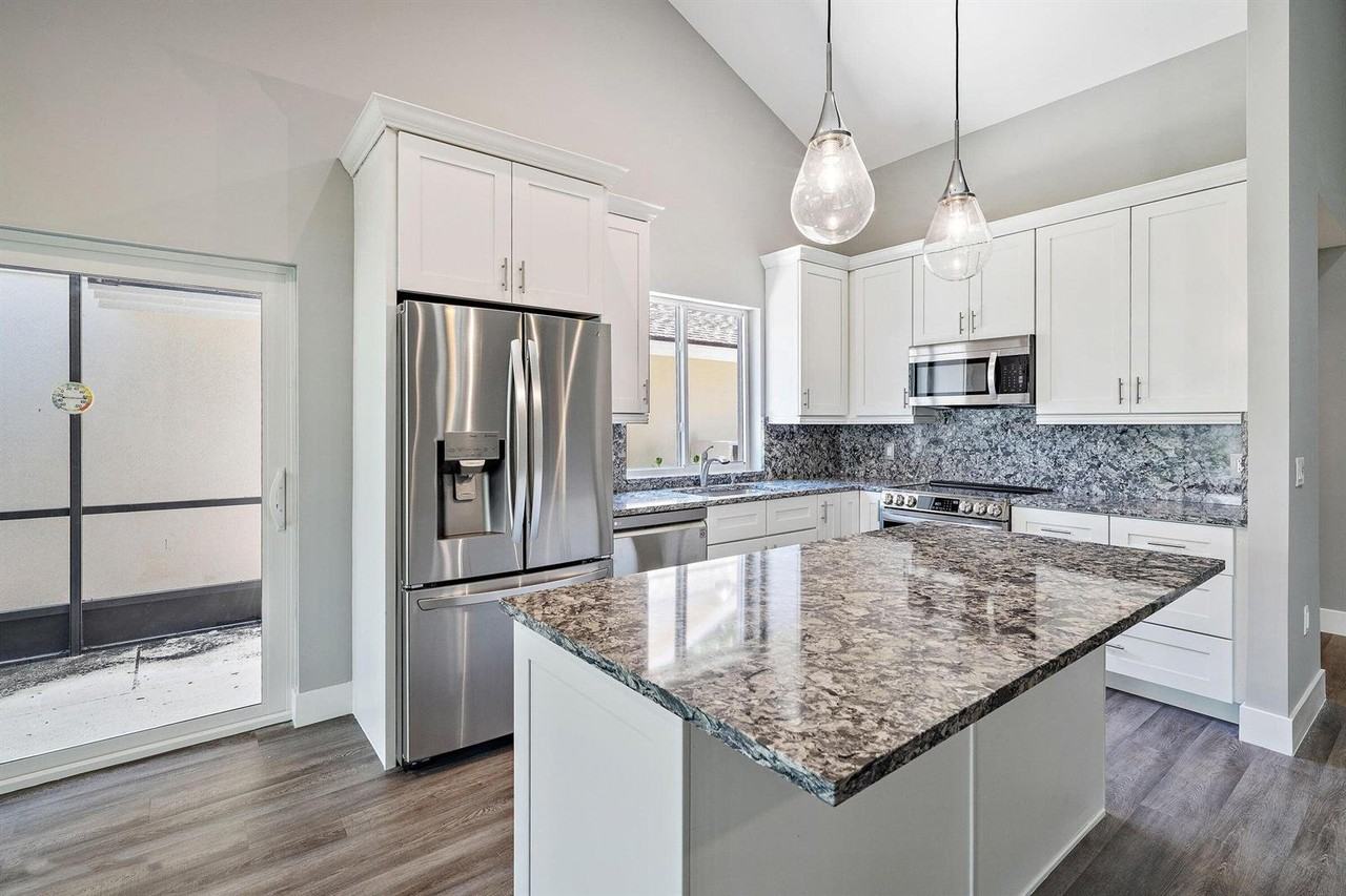 310 Leeward Dr #310 - Photo 3 of 8