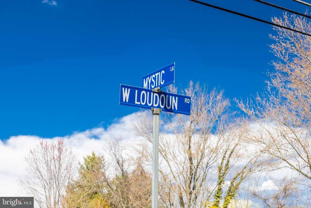 8 Mystic Ln - Photo 2 of 50