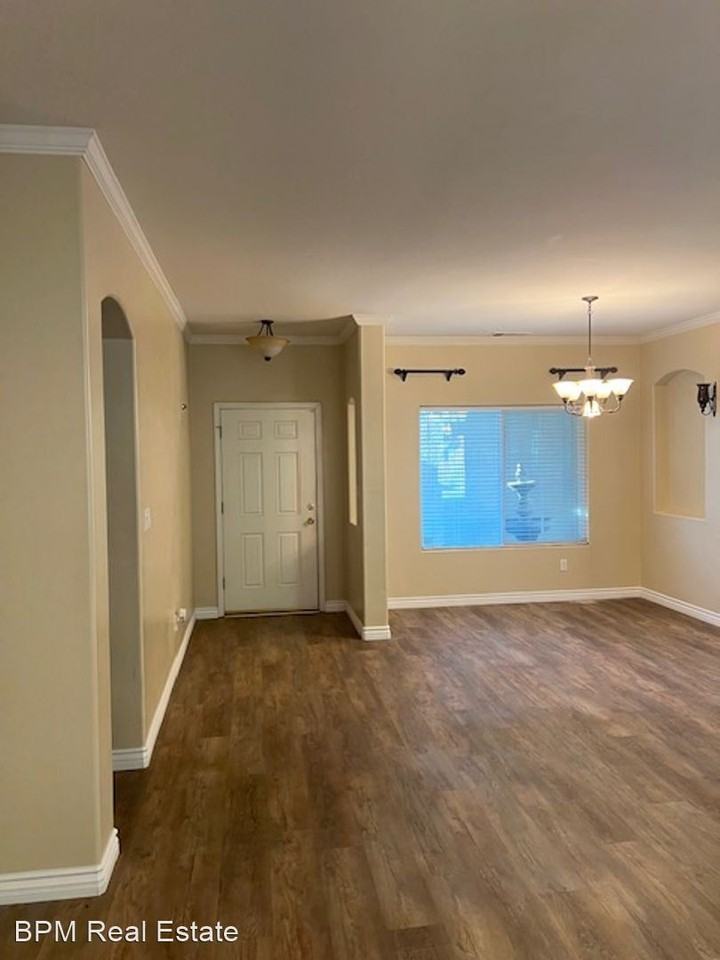 10931 Vista Del Valle Dr - Photo 3 of 13