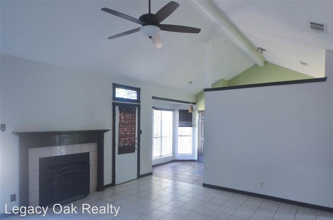 16402 Malden Dr - Photo 3 of 30