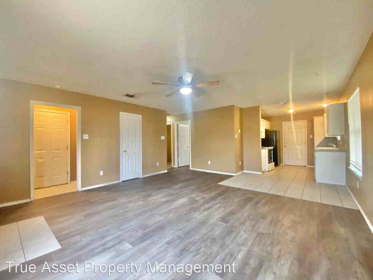 1102 37th St - Photo 3 of 9