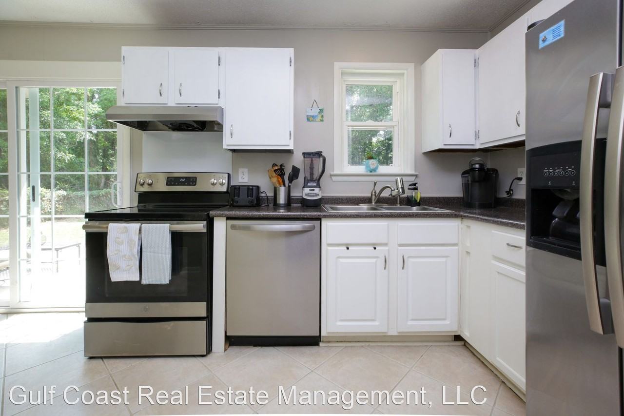 3085 Newton Dr - Photo 2 of 31