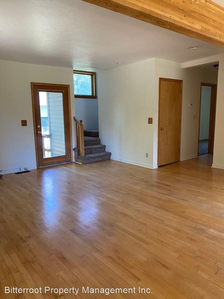 1616 Maurice Ave - Photo 2 of 17