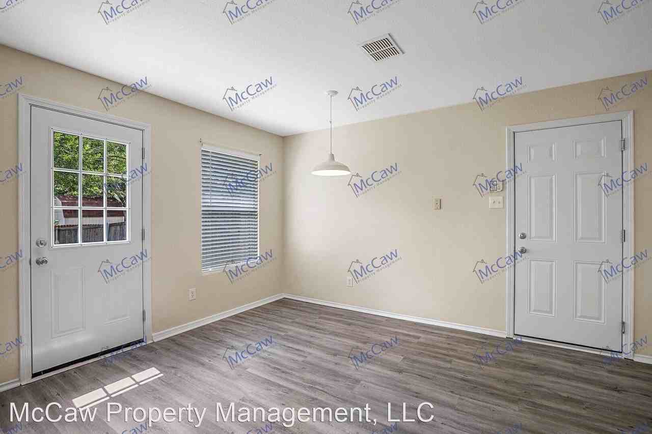 2543 Barksdale Dr - Photo 3 of 16