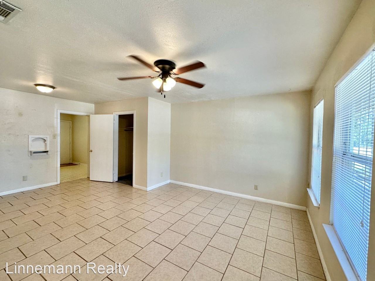 DUNCAN AVE - Photo 2 of 17