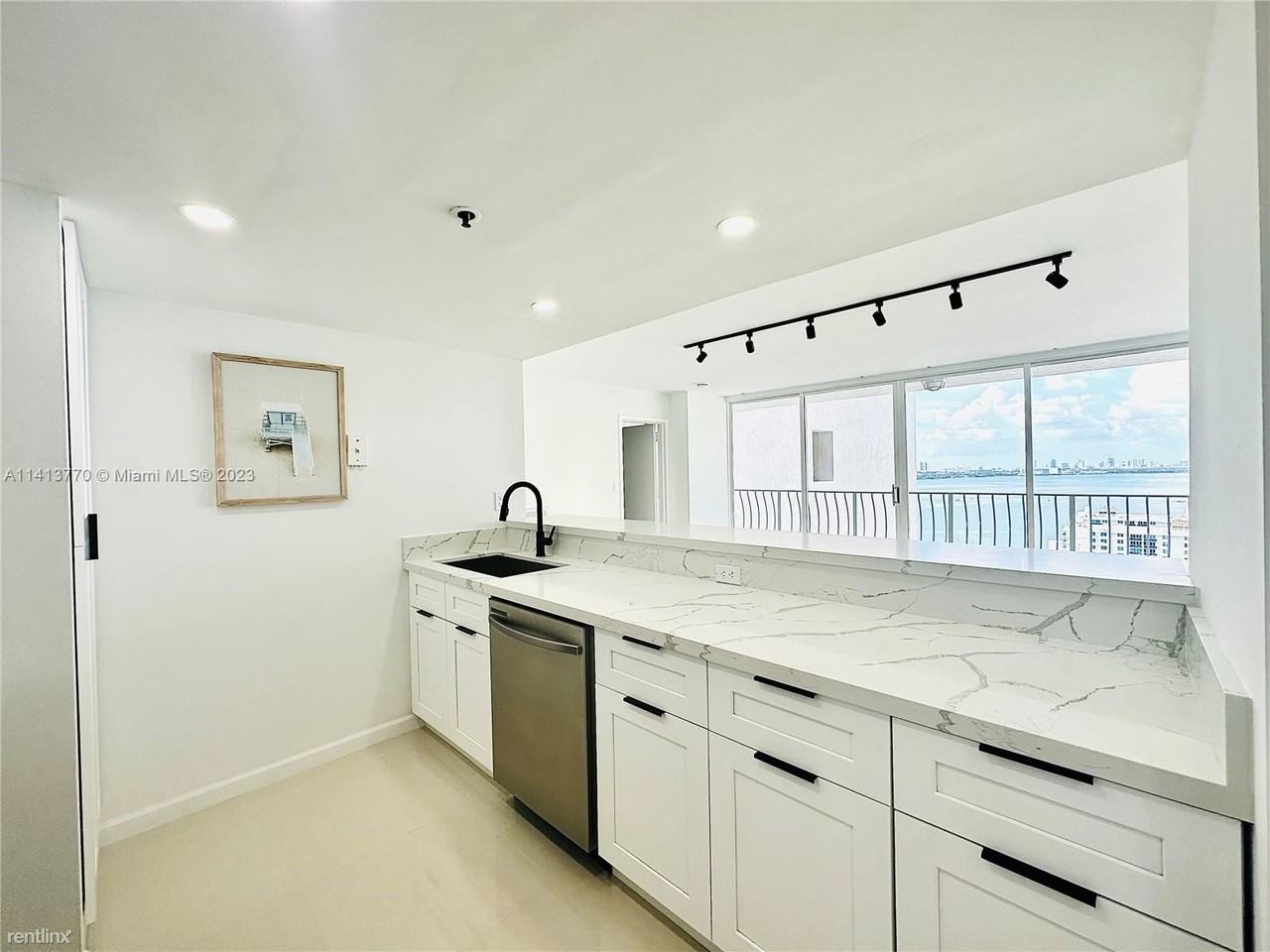 7601 E Treasure Dr - Photo 2 of 19