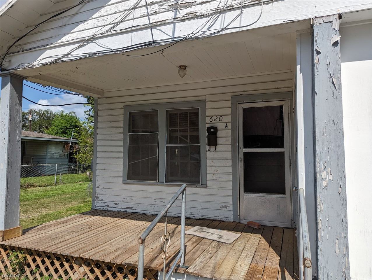 620 Washington St - Photo 2 of 5