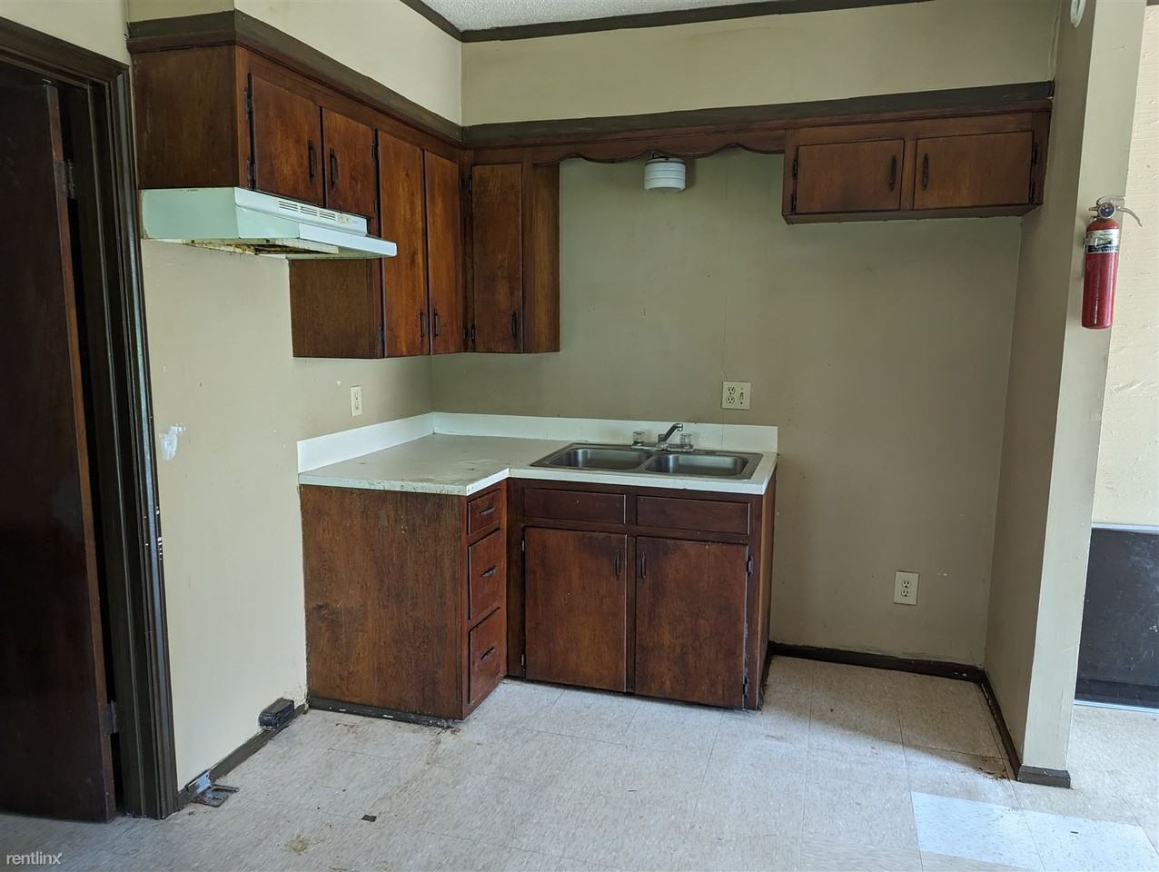 620 Washington St - Photo 3 of 5