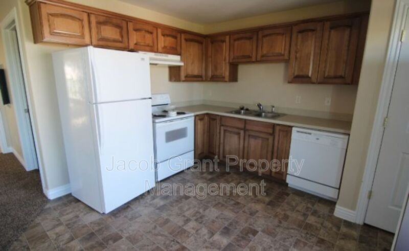 225 Opal Ct #1B - Photo 3 of 17