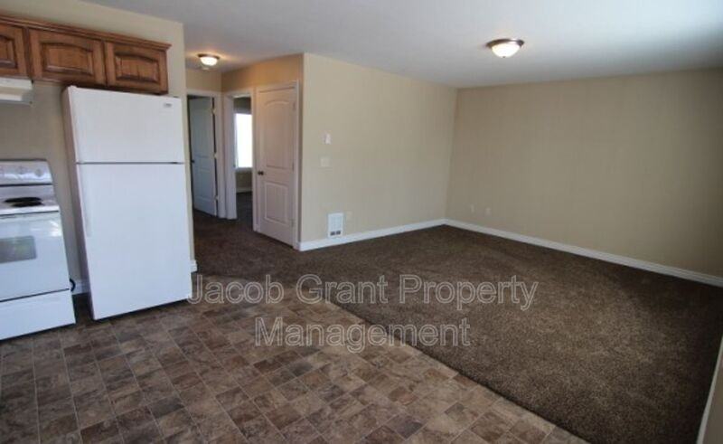 225 Opal Ct #1B - Photo 5 of 17