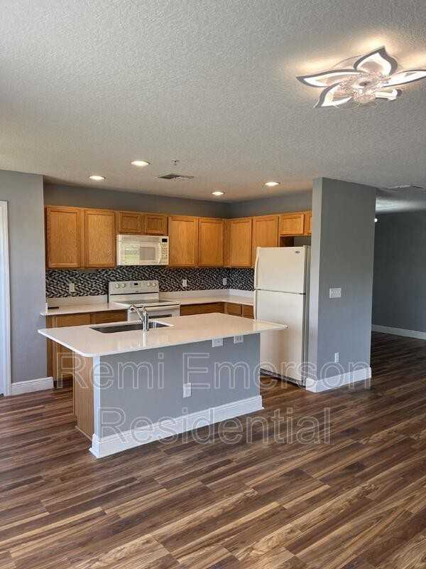 13500 Applerose Ln - Photo 2 of 18