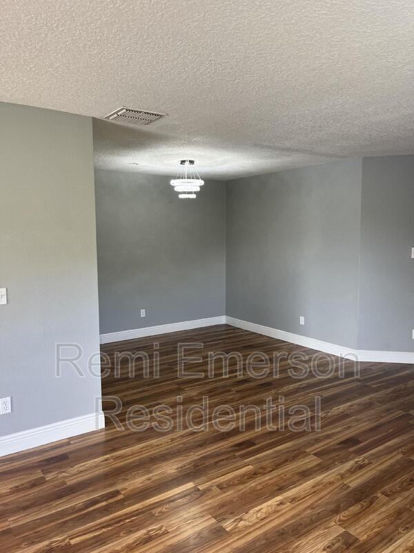 13500 Applerose Ln - Photo 4 of 18