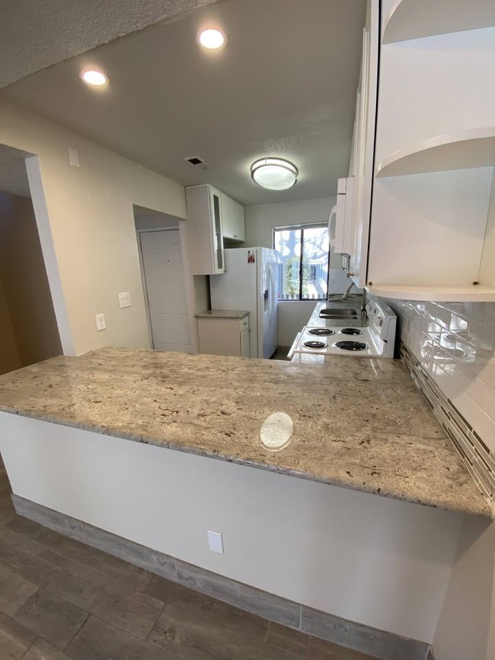 1043 39Th Street - Photo 2 of 24