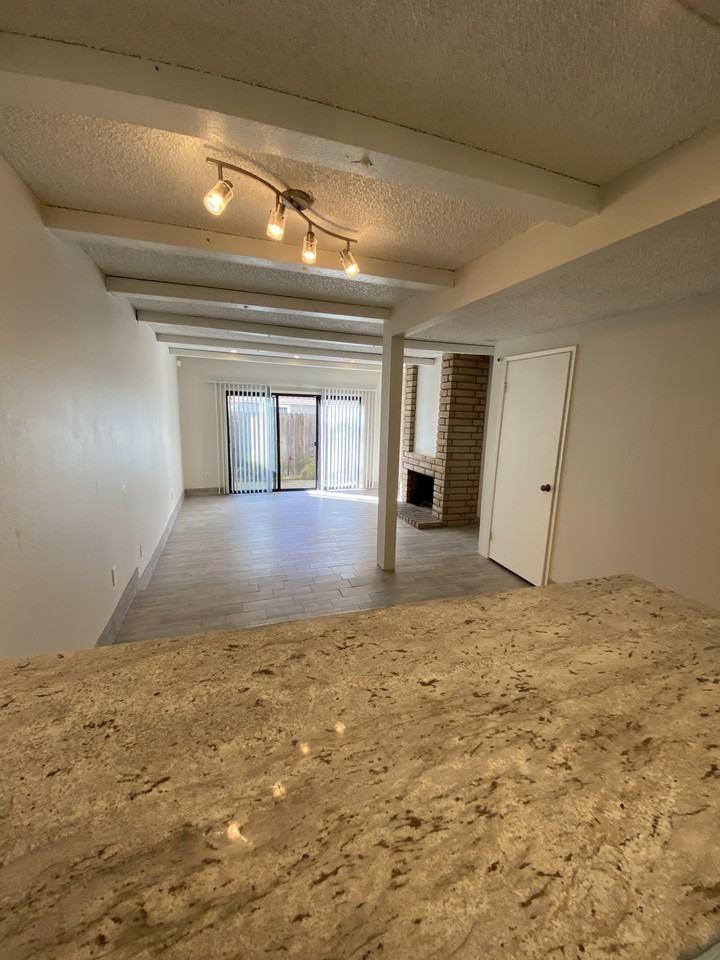1043 39Th Street - Photo 3 of 24