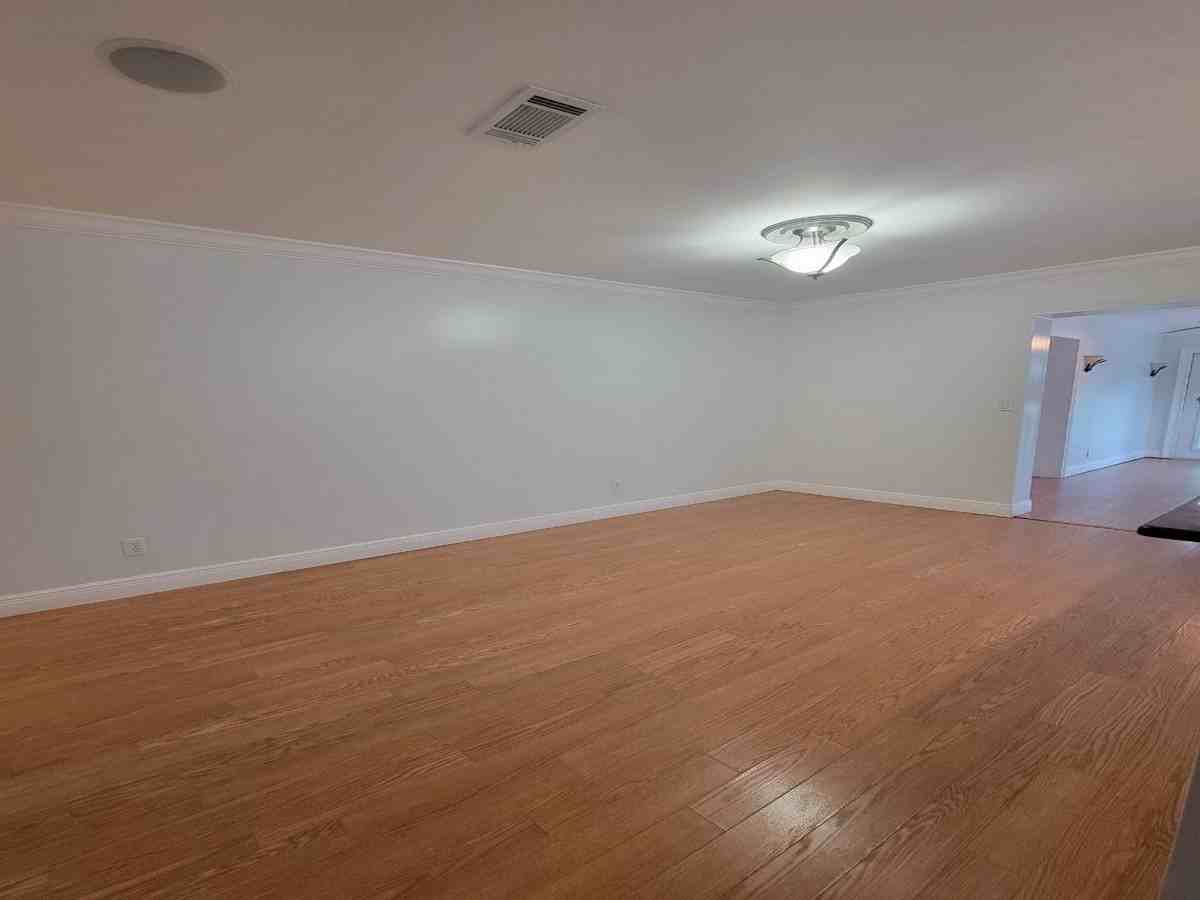 7109 S Shamrock Rd - Photo 5 of 24