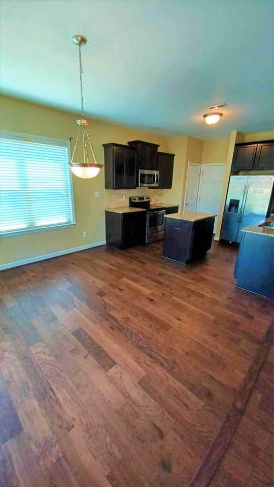 824 Ronald Reagan Dr - Photo 2 of 18