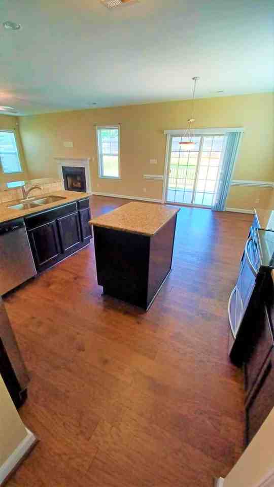 824 Ronald Reagan Dr - Photo 3 of 18