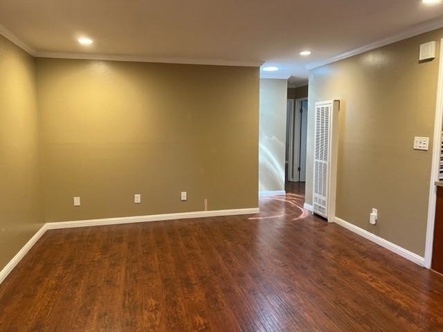 25962 Gading Rd - Photo 3 of 10