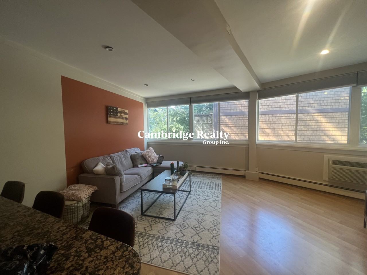 516 Green St #1B - Photo 2 of 10