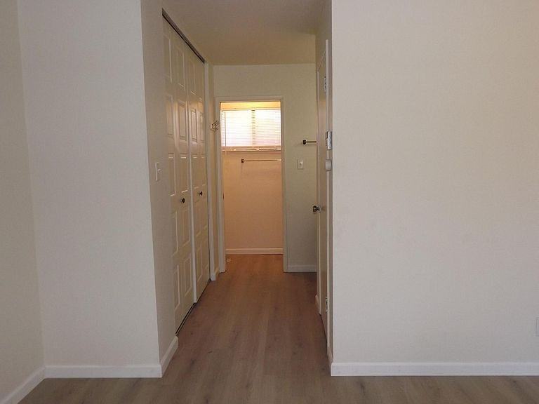 949 Oakleaf Way #NA - Photo 2 of 6