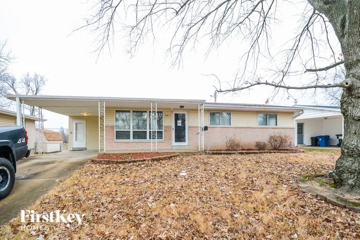 241 Palm Dr - Photo 2 of 15