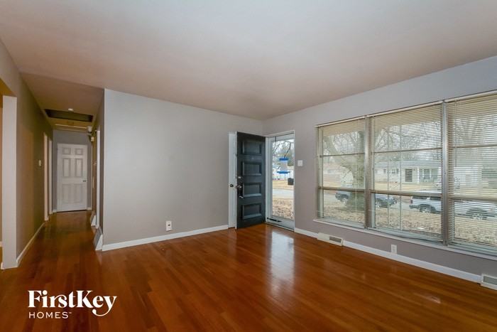 241 Palm Dr - Photo 3 of 15