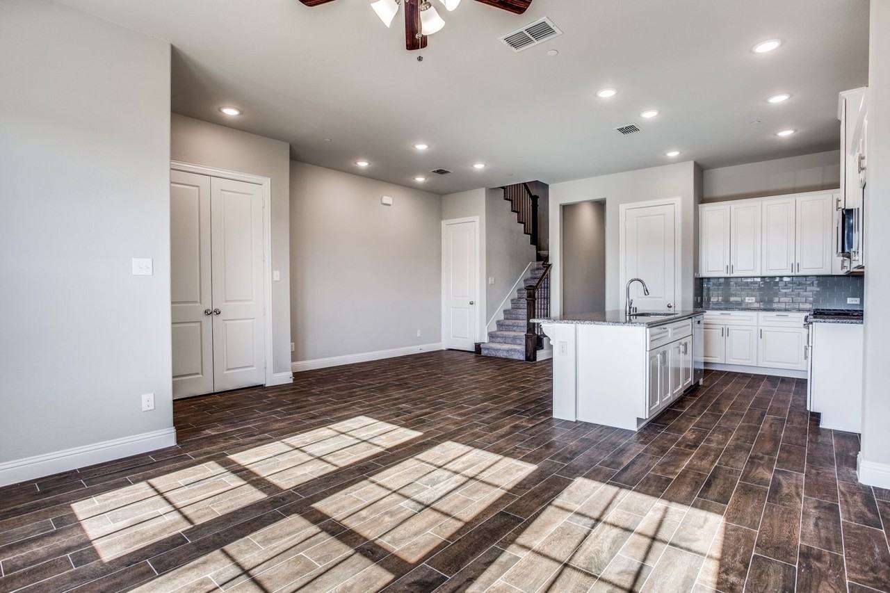 1555 1555 Windermere Way #1555 - Photo 2 of 18