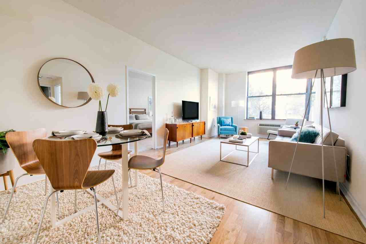 The South Independence - Photo 3 of 22