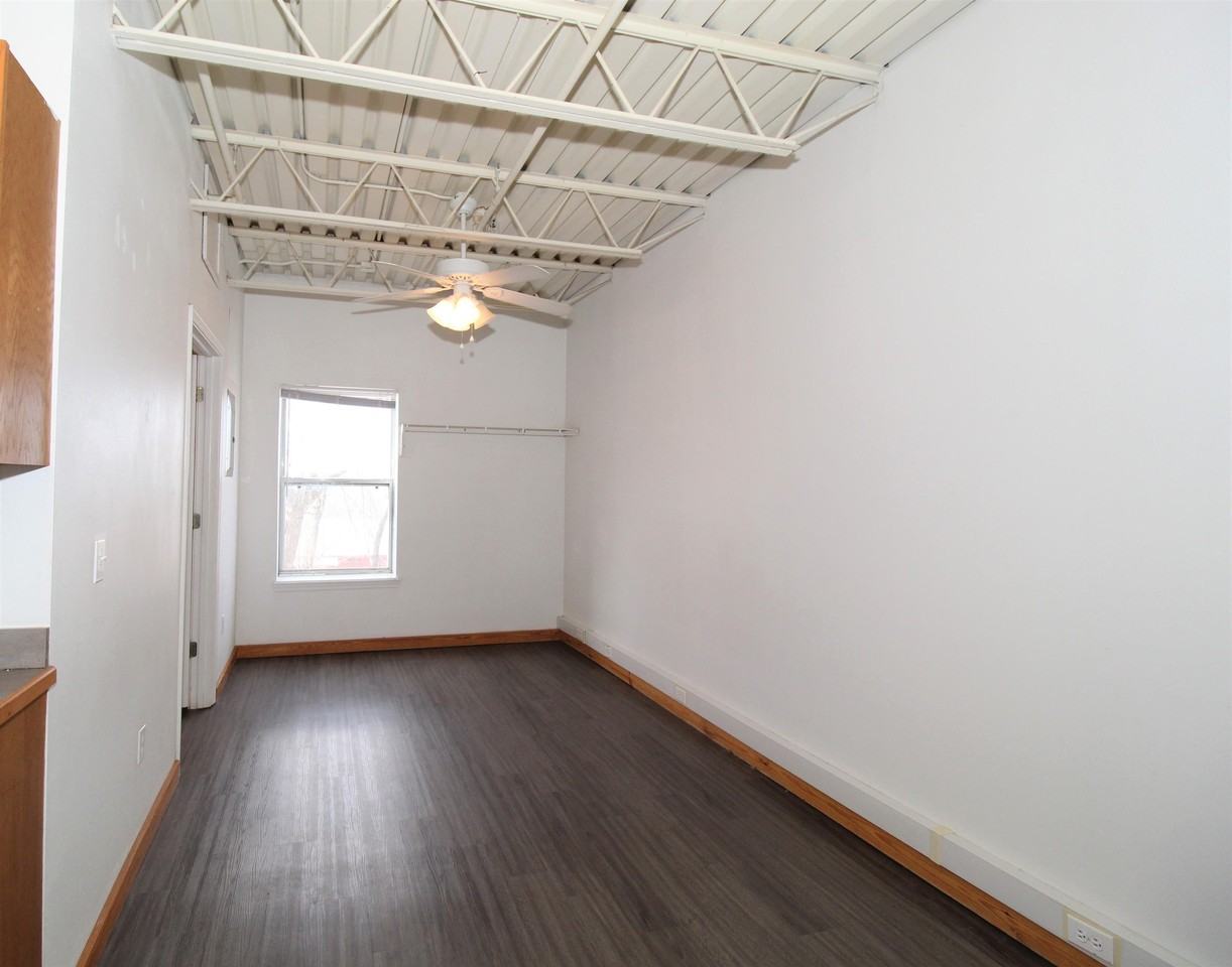 1027 N Molly Ct #1027 - Photo 3 of 11