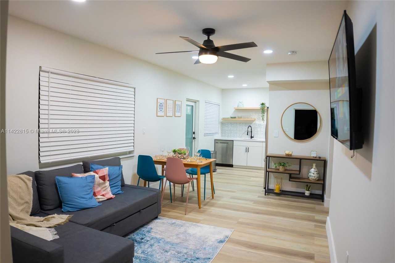 3431 Northwest 10th Street - Photo 2 of 8