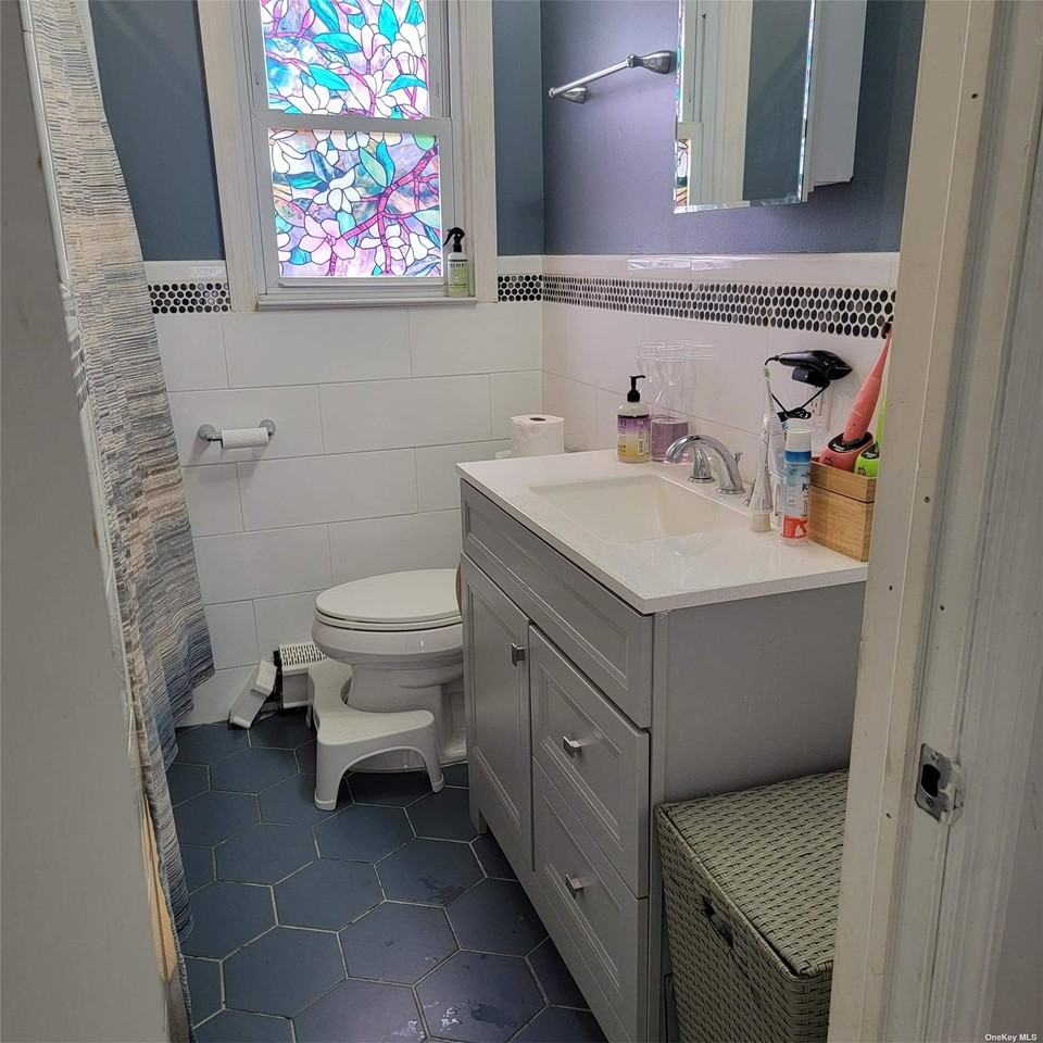 46 Island Park Pl - Photo 3 of 7