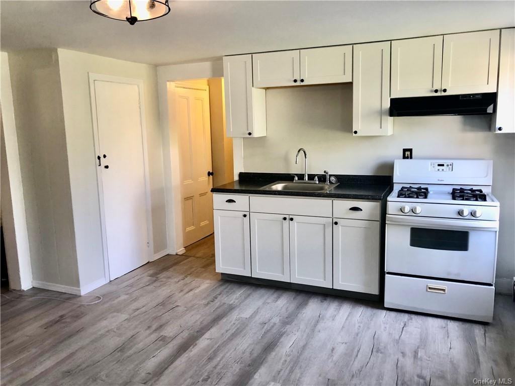 411 Homestead Ave - Photo 2 of 11