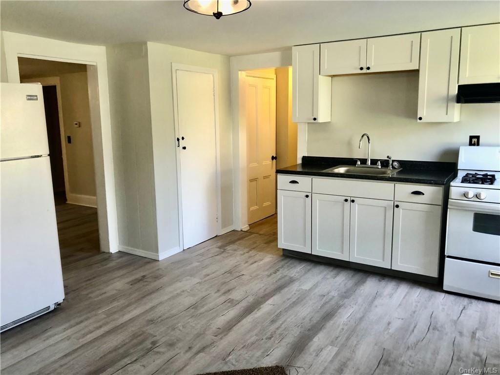 411 Homestead Ave - Photo 3 of 11