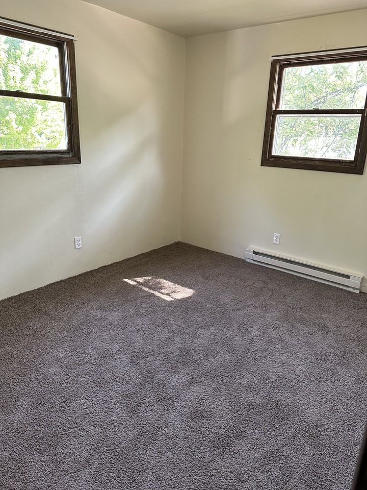 1621 Hillcrest Drive - Photo 2 of 19