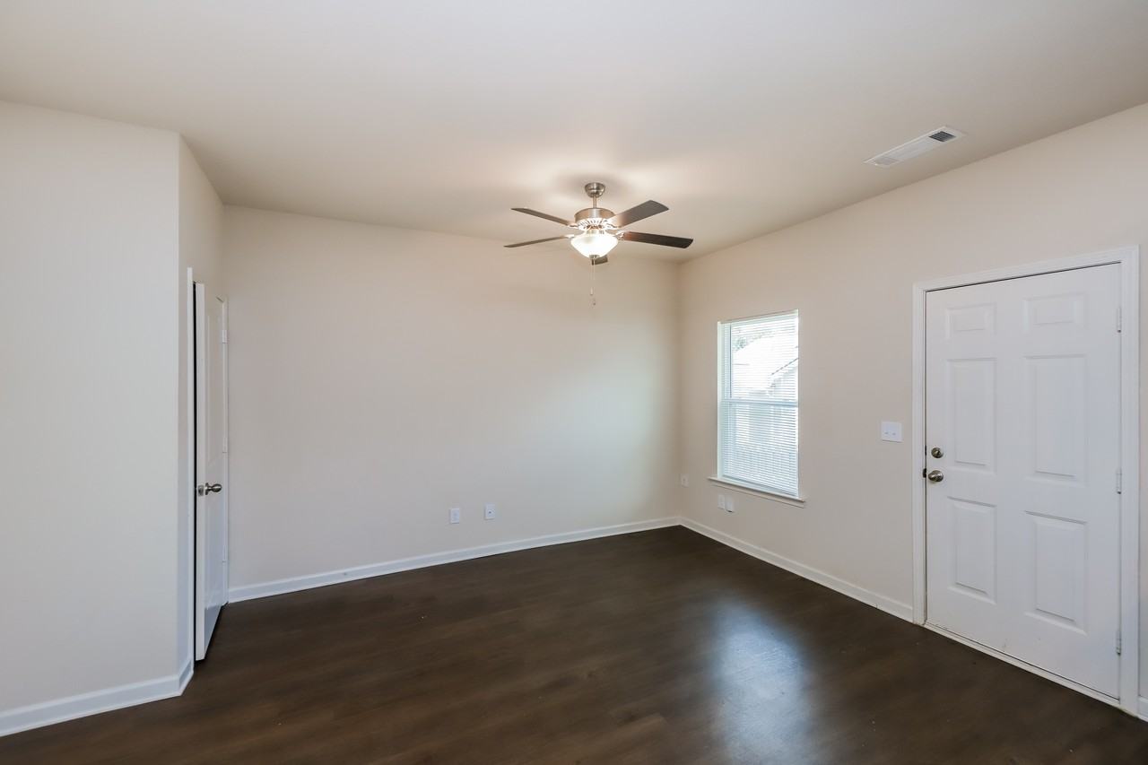 207 Highwood Ln - Photo 3 of 16
