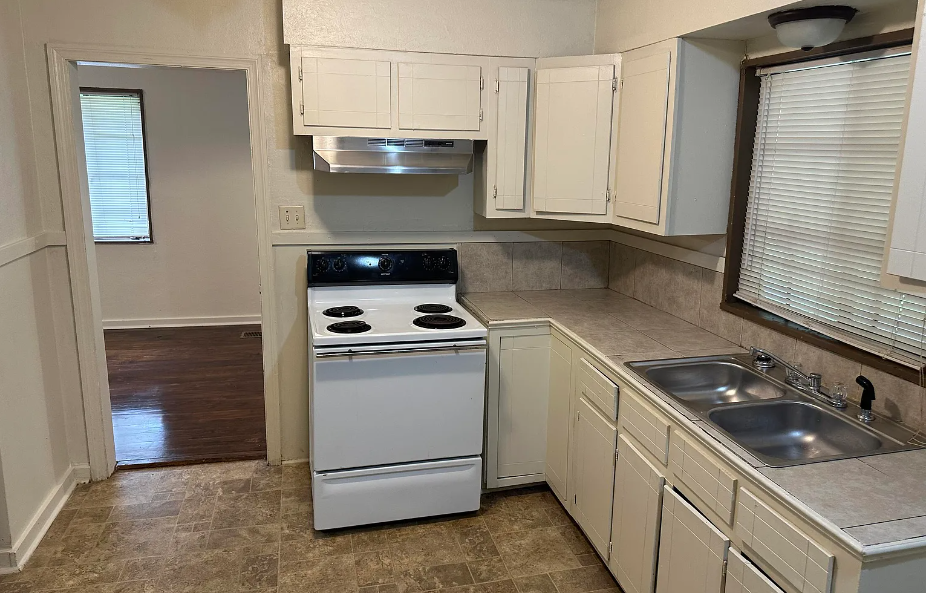 2763 Emerald Dr #1 - Photo 5 of 23
