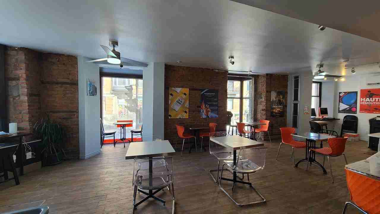 372 Rue Sherbrooke E #372 - Photo 2 of 10