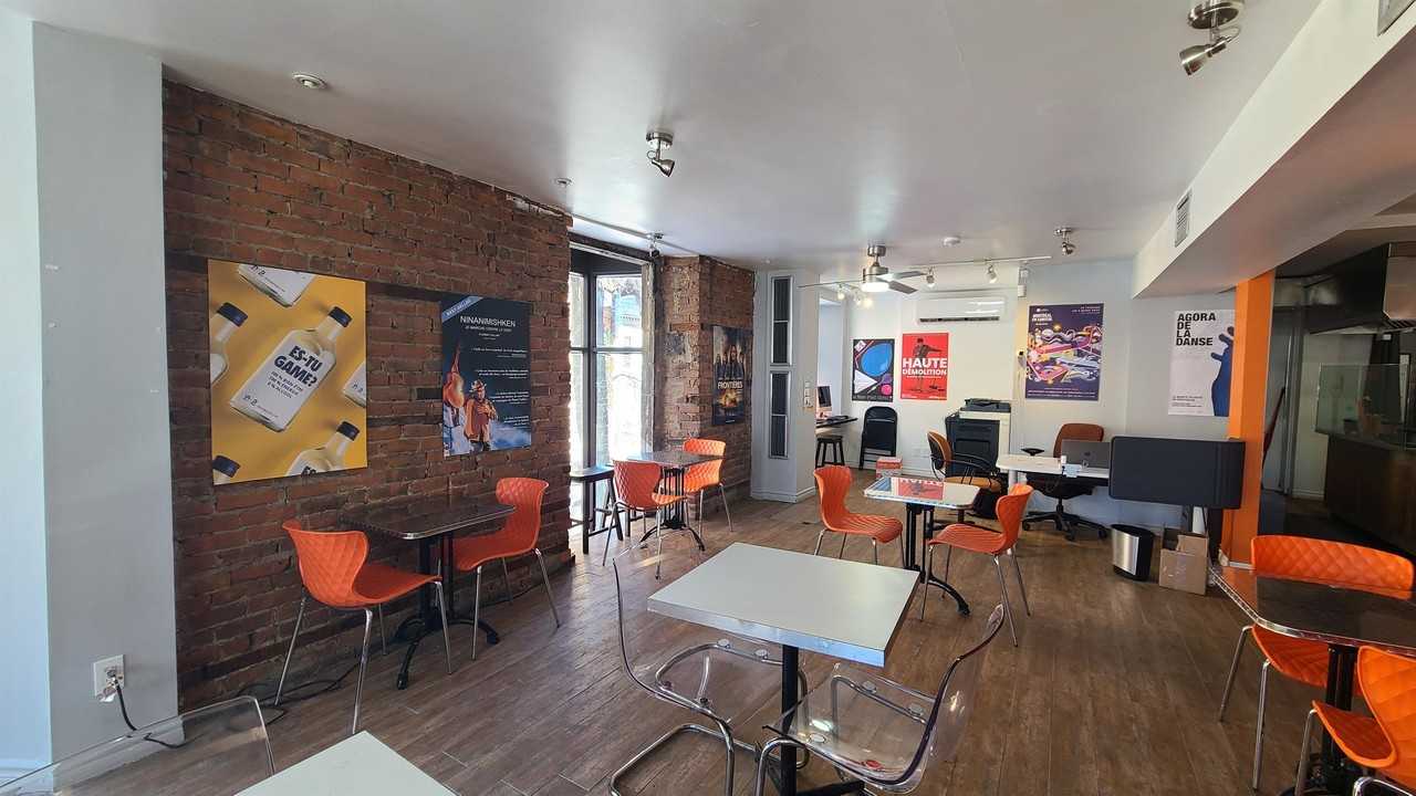 372 Rue Sherbrooke E #372 - Photo 3 of 10