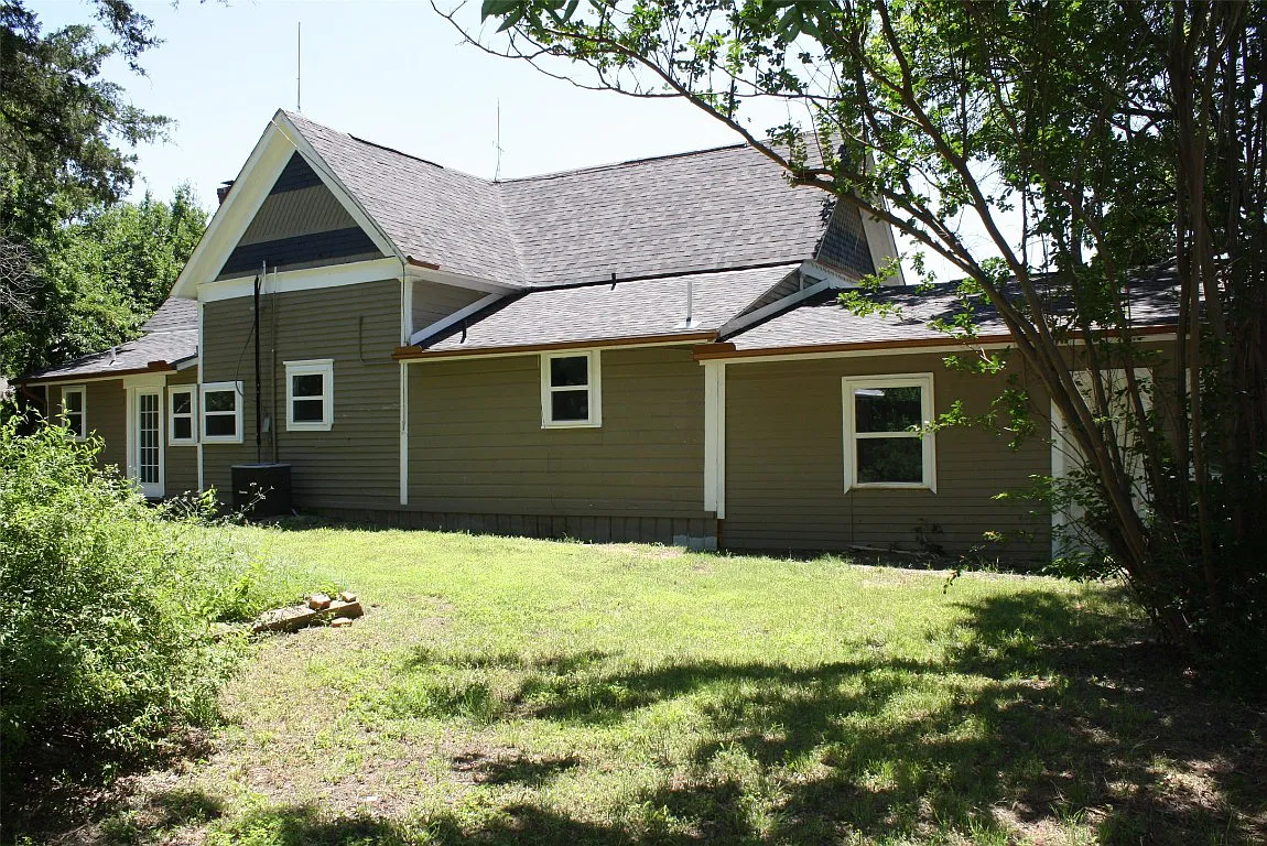 303 E 9th St #NA - Photo 3 of 14