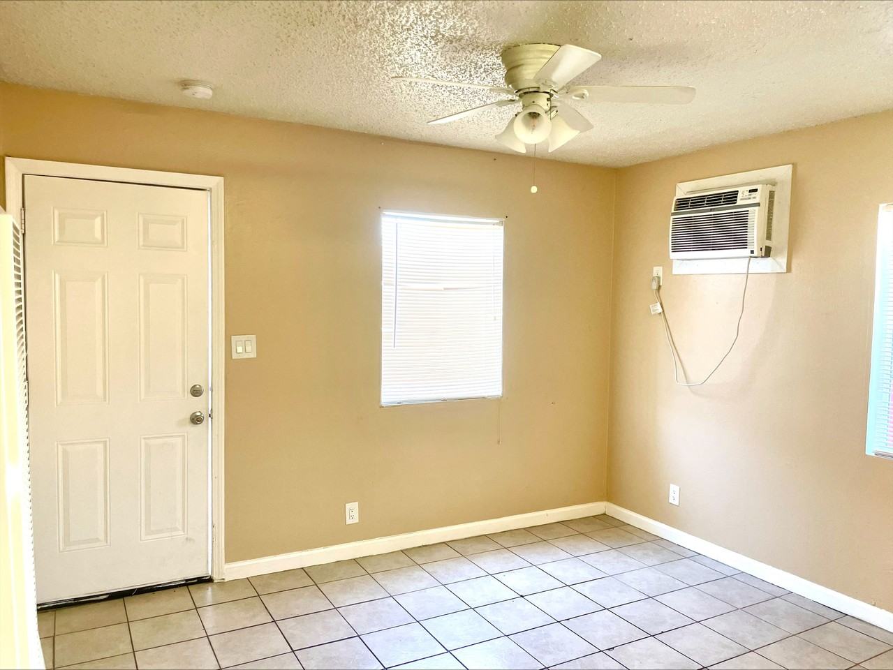 1436 N F St #NA - Photo 3 of 9