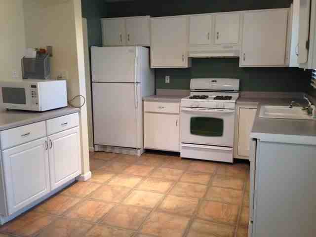 878 Cambridge Ln - Photo 2 of 17