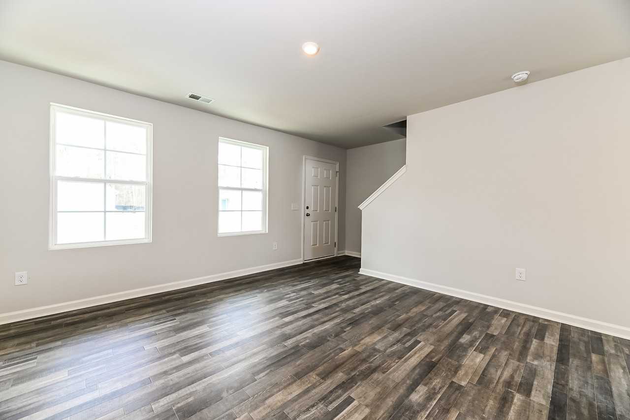 682 Hadley Ct SE - Photo 3 of 16
