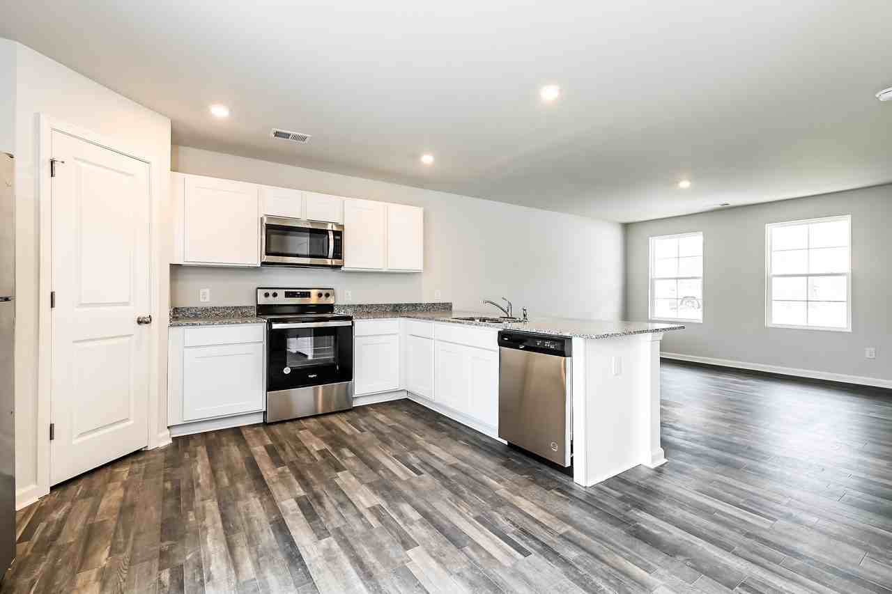 682 Hadley Ct SE - Photo 7 of 16