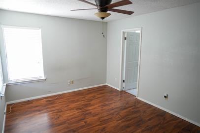 917 Greenbriar Loop - Photo 2 of 25