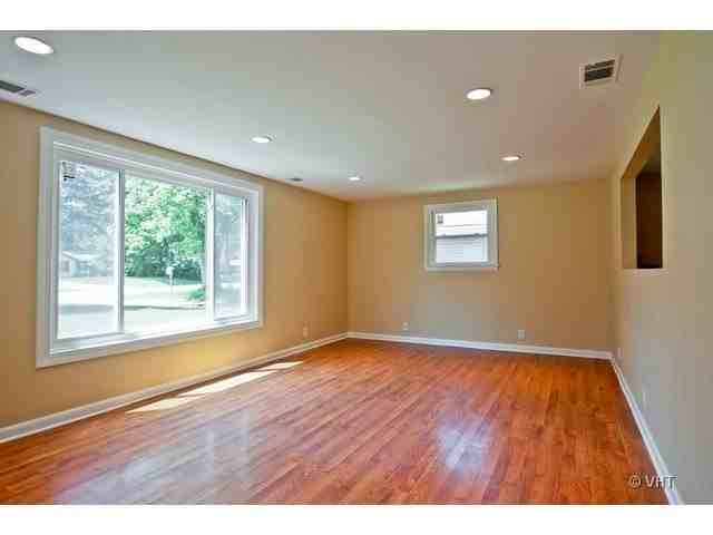 1919 Roberts St - Photo 2 of 9