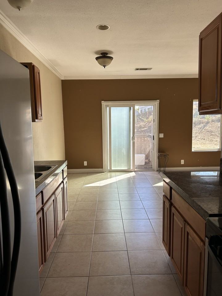 1211 Bittern St #NA - Photo 2 of 15