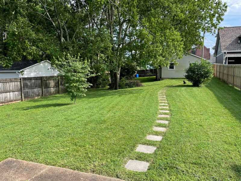 1606 Franklin Ave - Photo 3 of 11